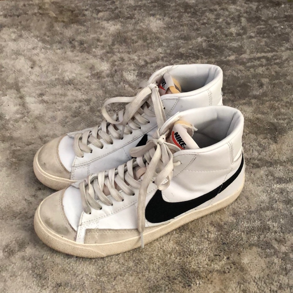 Nike blazers black and white